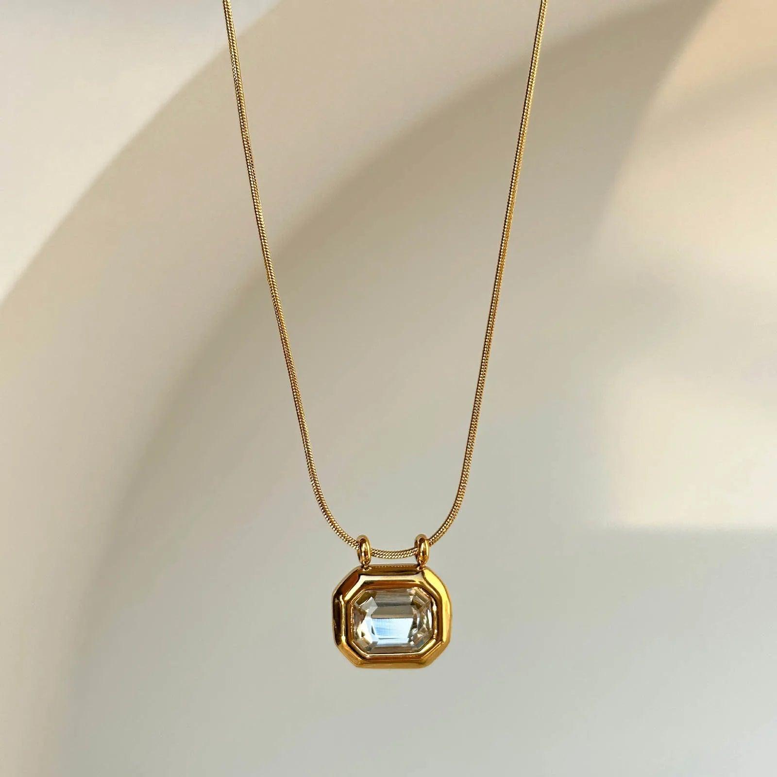 Colar Feminino Geométrico de Zircônia com Pingente Brilhante - Heraki Joias
