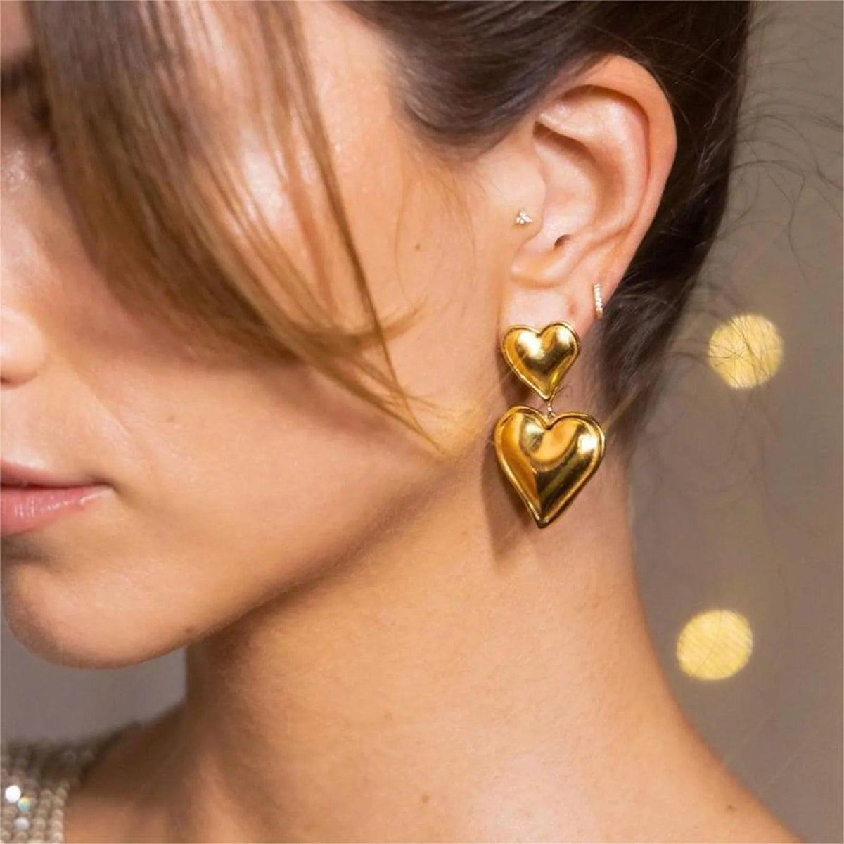 Brincos de Argola Coração Duplo Banhados a Ouro - Heraki Joias