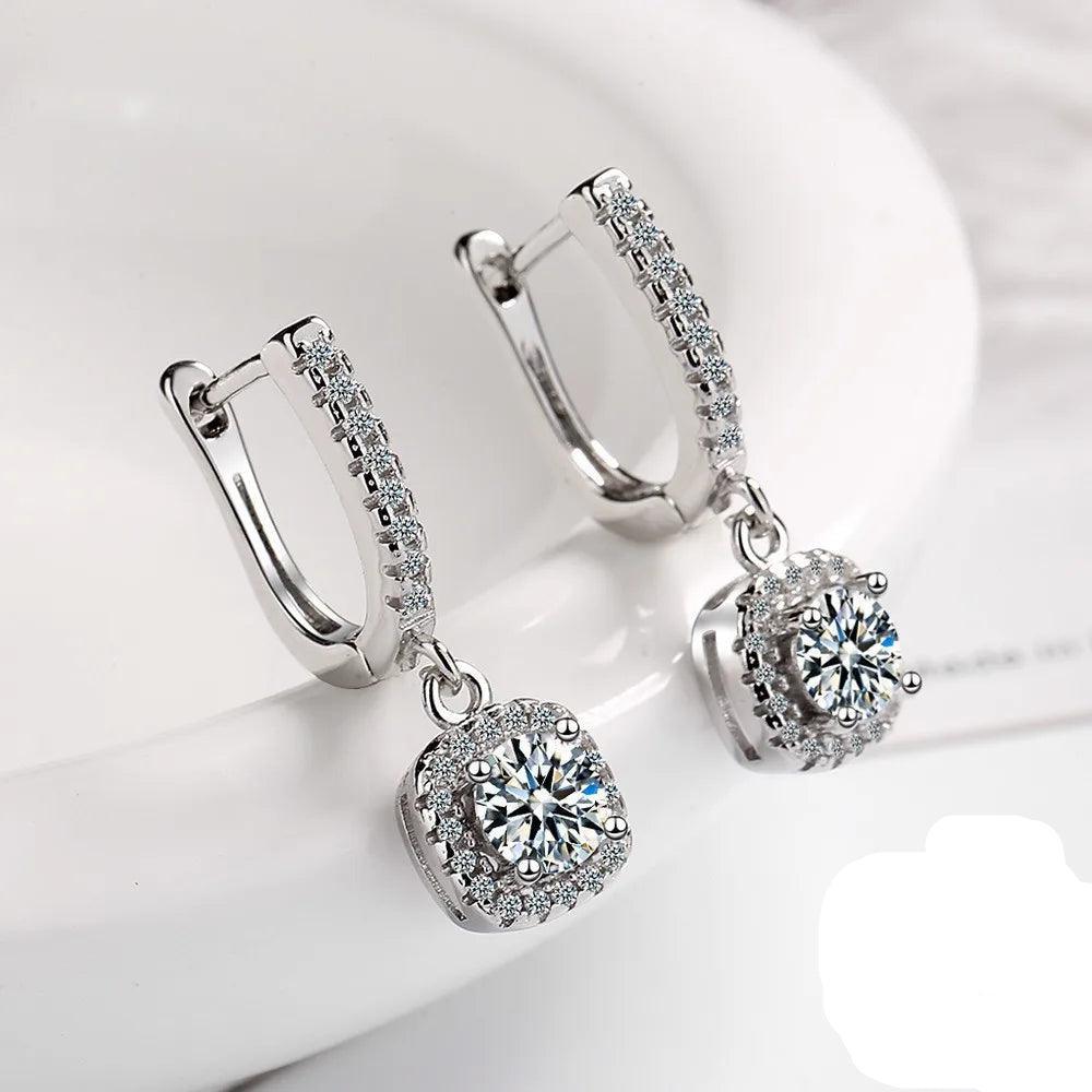 Brincos Femininos Huggie Moissanite em Prata Esterlina 925 - Heraki Joias