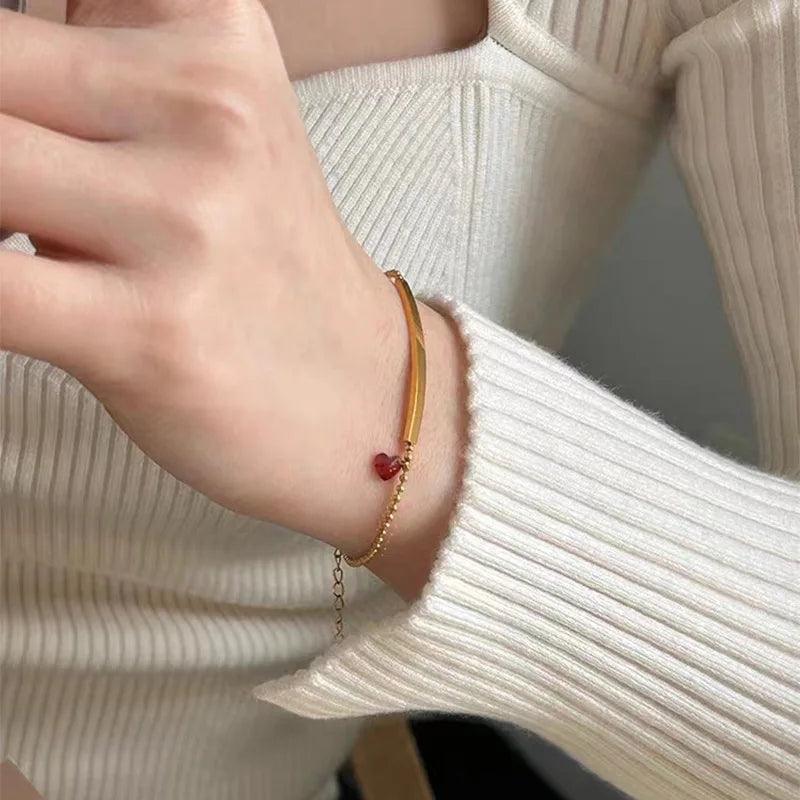 Pulseira Elegante com Coração de Zircão Vermelho em Aço Inoxidável