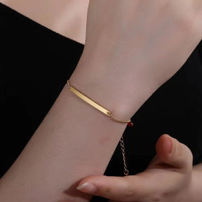 Pulseira Elegante com Coração de Zircão Vermelho em Aço Inoxidável