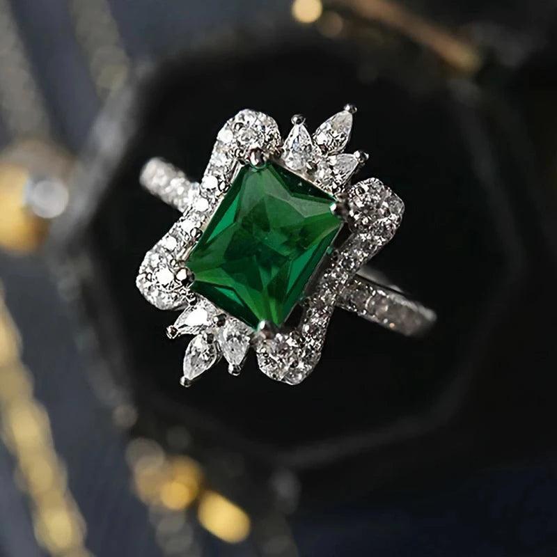 Anel de Zircônia Cúbica Verde Brilhante - Heraki Joias