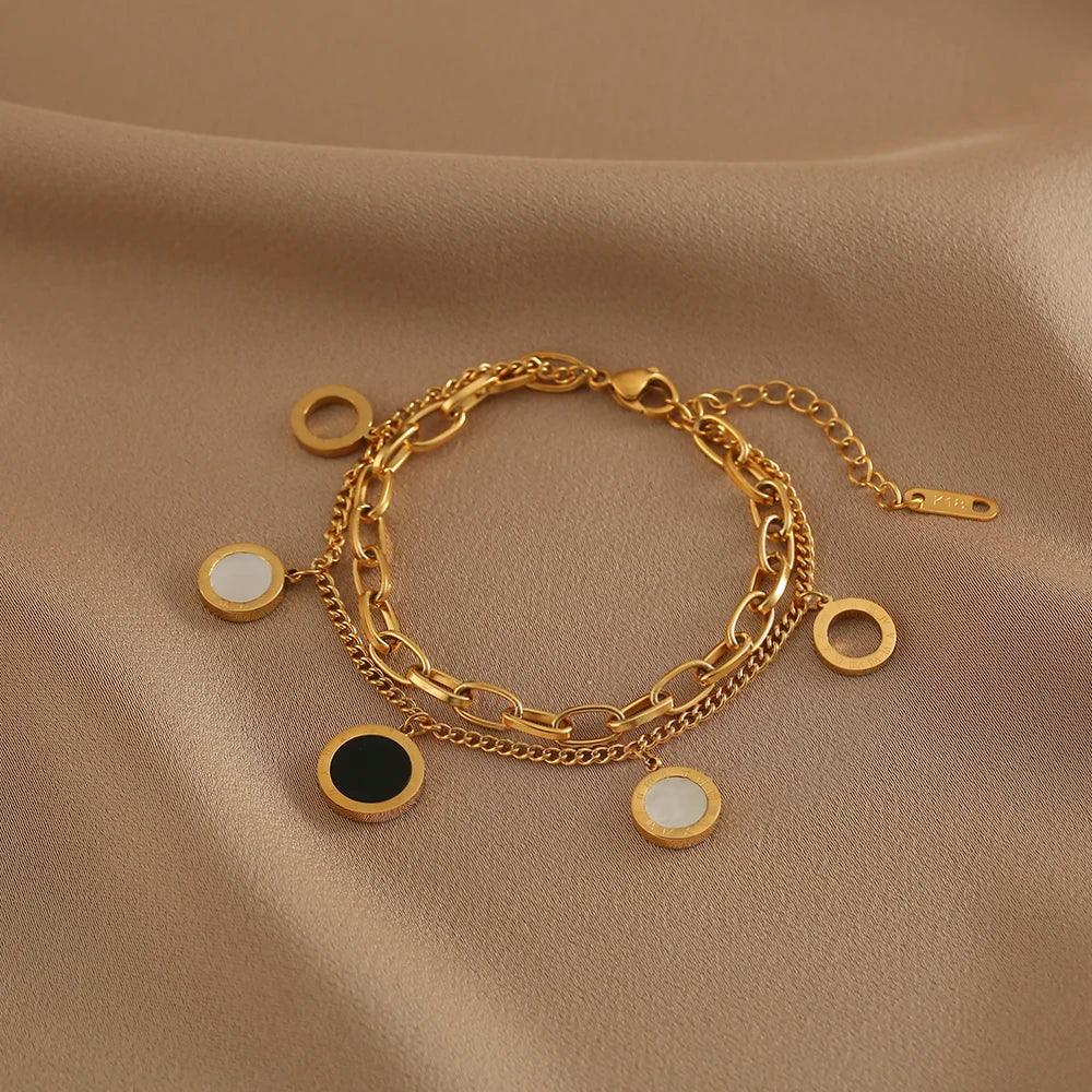 Pulseira de Aço Inoxidável com Charme de Numerais Romanos - Heraki Joias